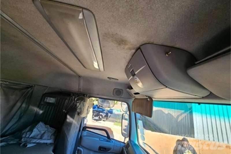 UD TRUCKS QUON Camion altro