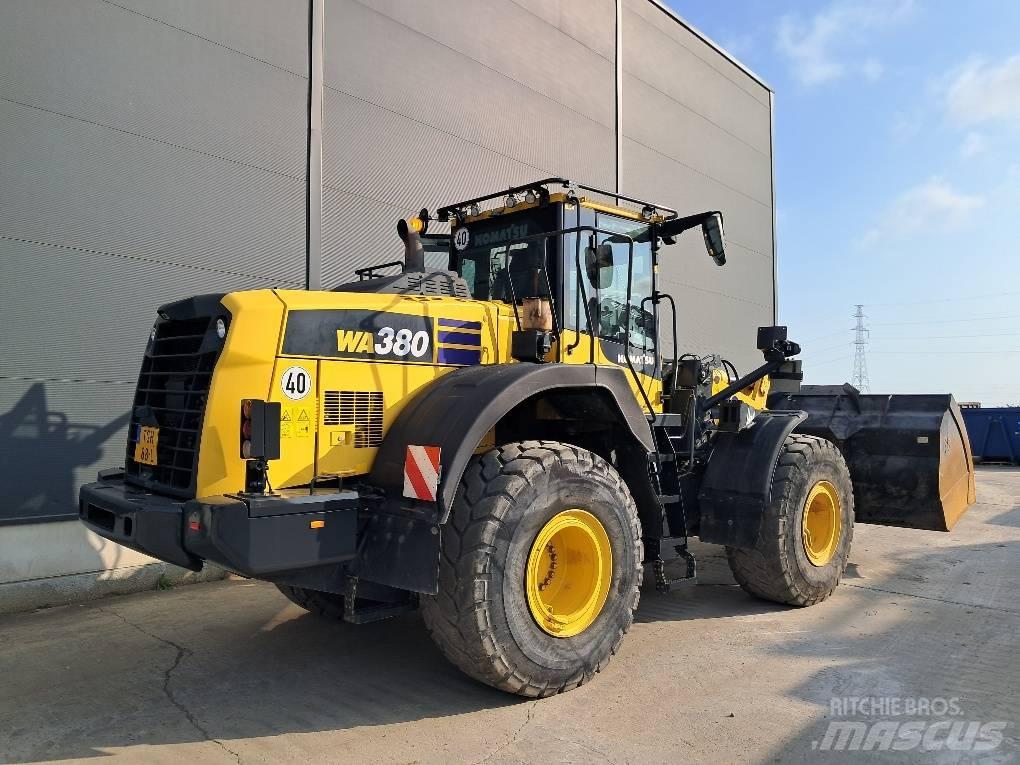 Komatsu WA380-8E0 Pale gommate