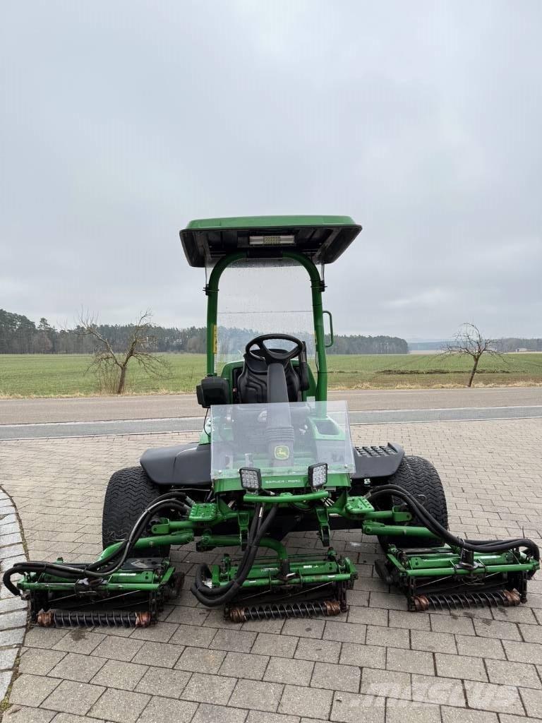 John Deere 8700 A Tosaerba per il fairway