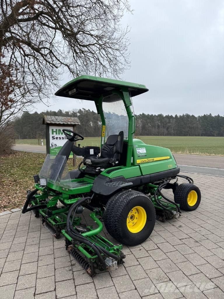 John Deere 8700 A Tosaerba per il fairway