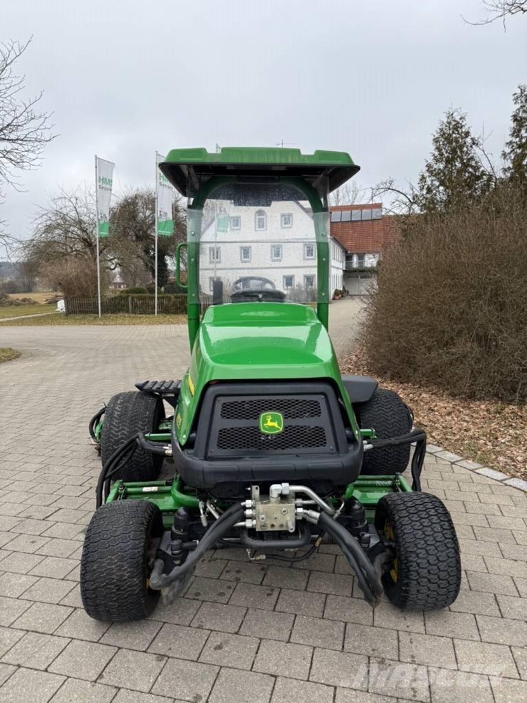 John Deere 8700 A Tosaerba per il fairway