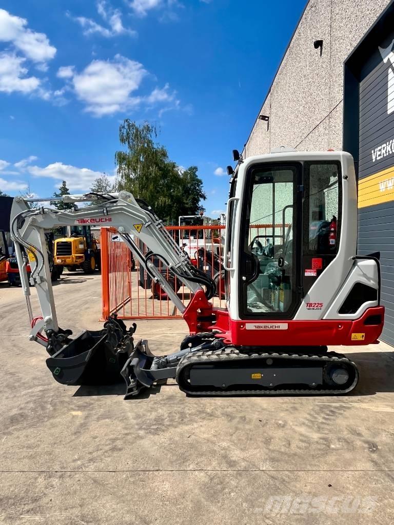 Takeuchi TB 225 Miniescavatori