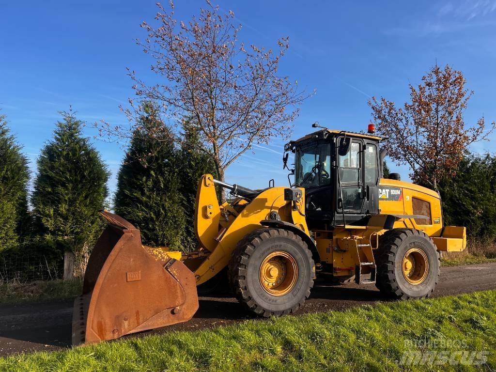 CAT 938M Pale gommate