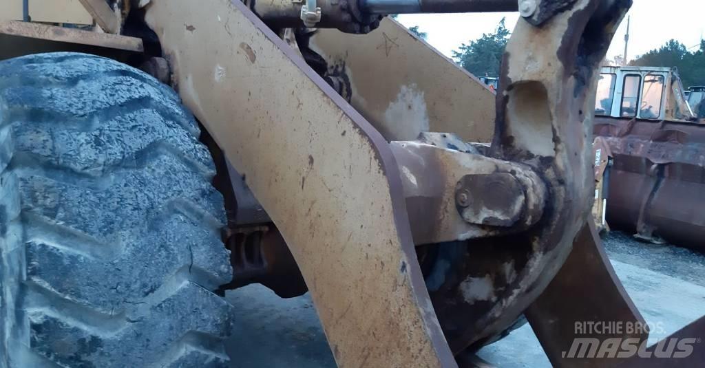 Komatsu WA500-1 Pale gommate