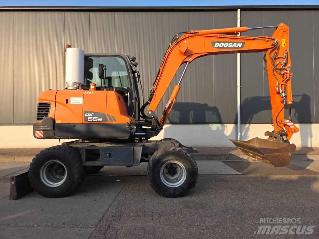 Doosan DX 55 W Escavatori gommati
