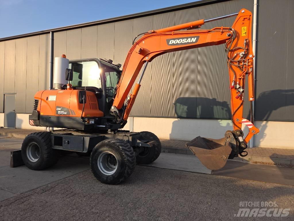 Doosan DX 55 W Escavatori gommati