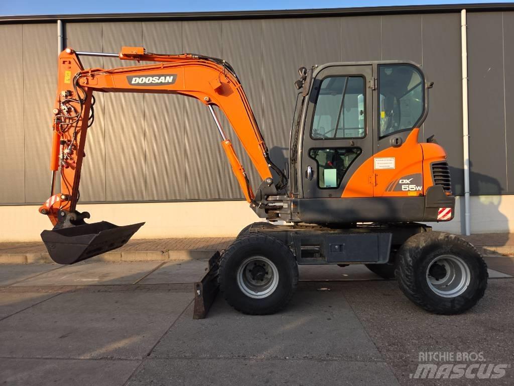 Doosan DX 55 W Escavatori gommati