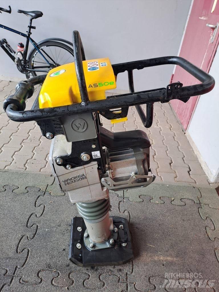 Wacker Neuson AS50e Vibrocostipatore verticale