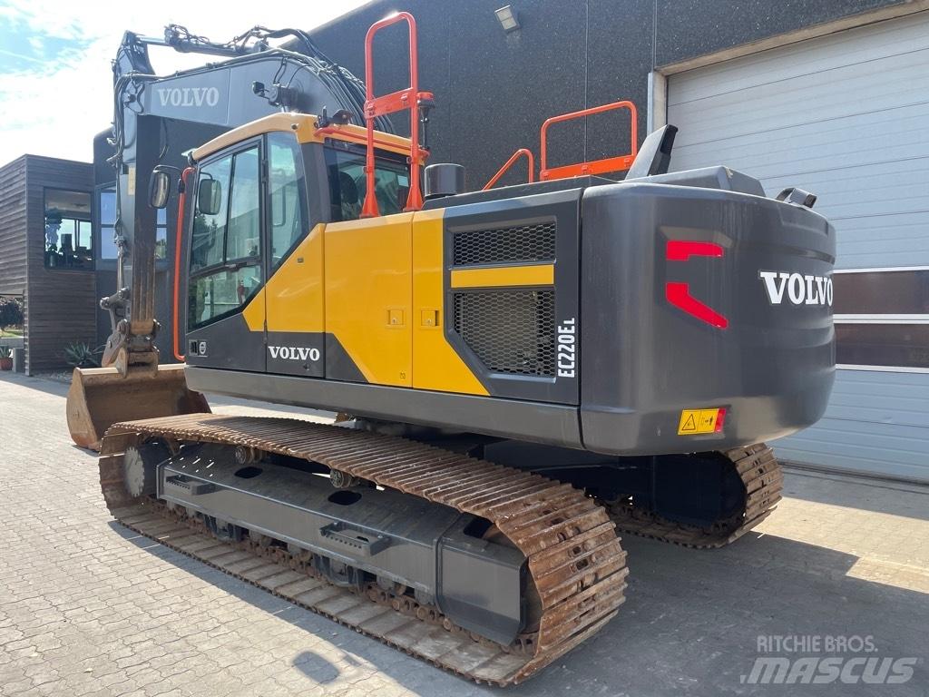 Volvo EC220E Escavatori cingolati