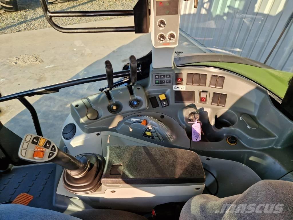 CLAAS Arion 420 Trattori