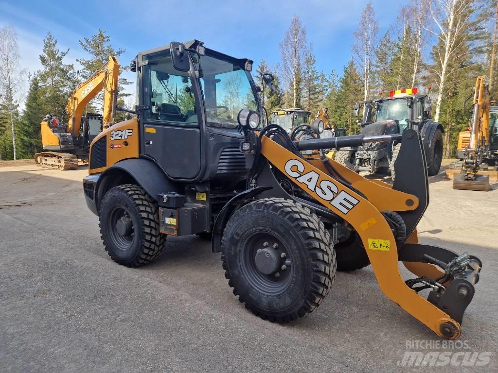 CASE 321 F Pale gommate