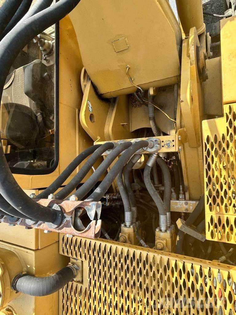 CAT 214 Escavatori gommati