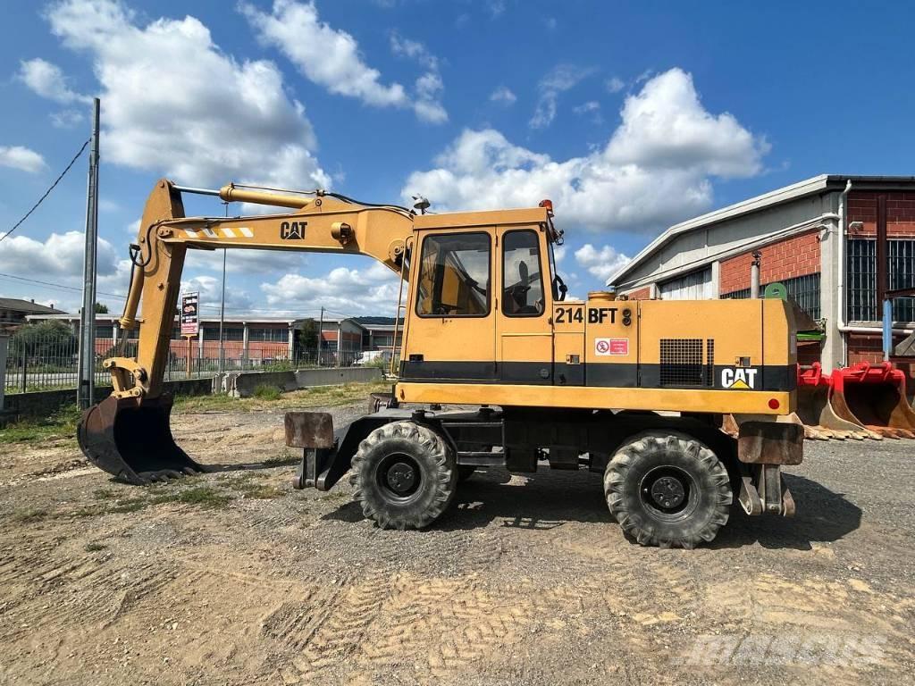 CAT 214 Escavatori gommati