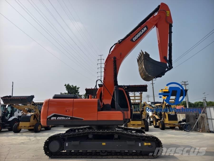 Doosan DX 225 LCA Escavatori cingolati