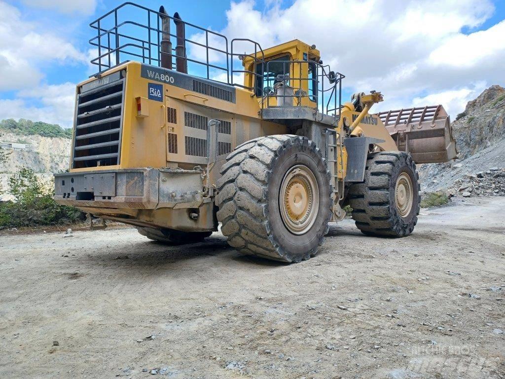 Komatsu WA800-3 Pale gommate