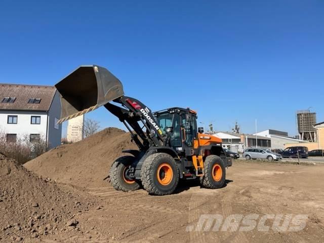 Doosan DL280 Pale gommate