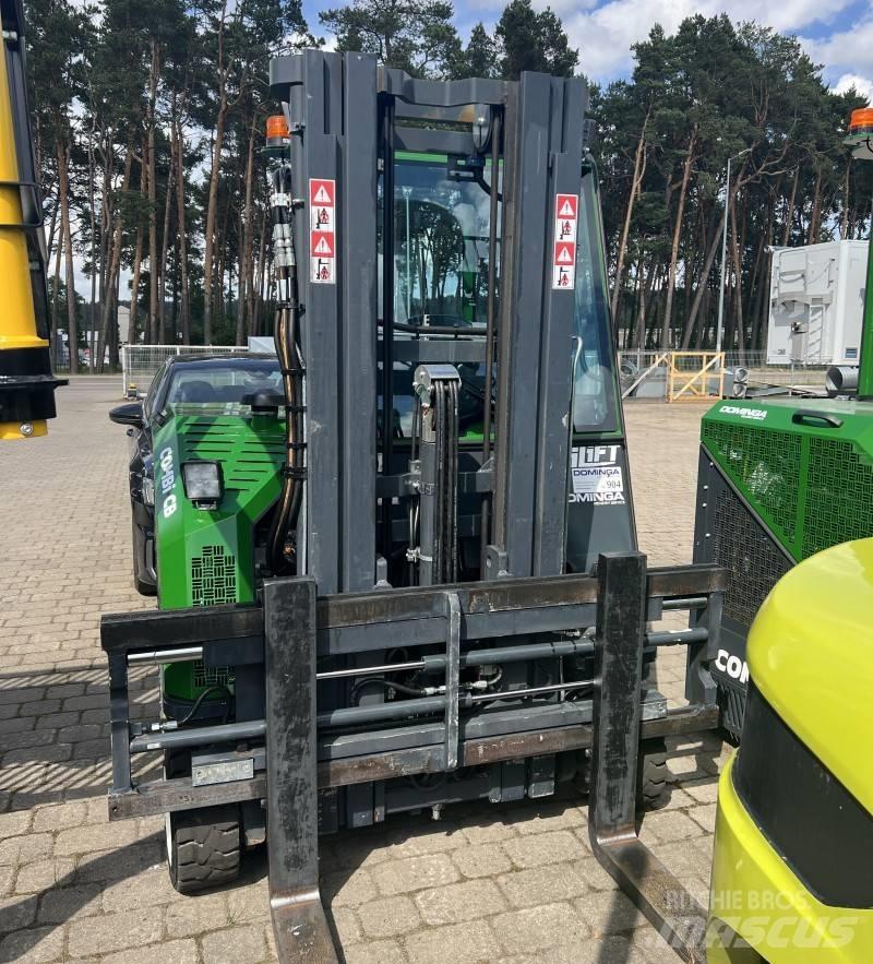 Combilift CB2500 Carrello elevatore retrattile a 4 vie