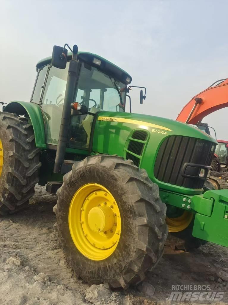 John Deere 6J-2104 Trattori