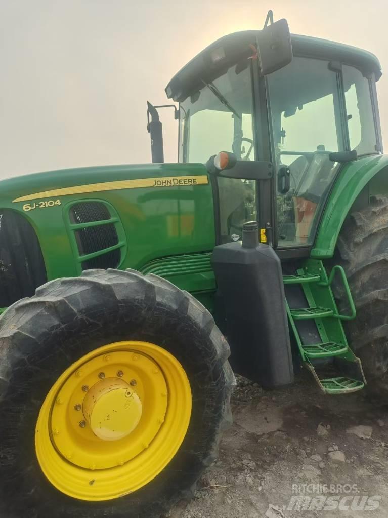 John Deere 6J-2104 Trattori