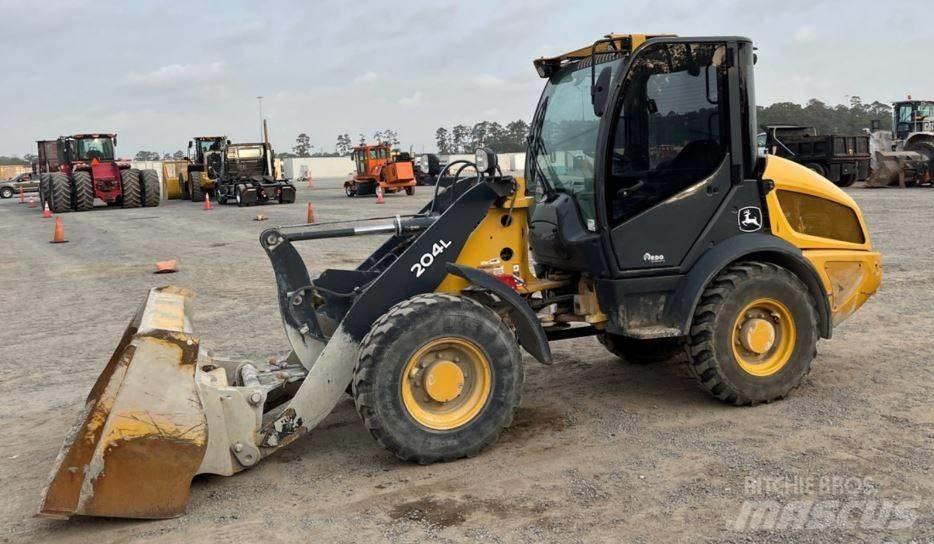 John Deere 204L Pale gommate