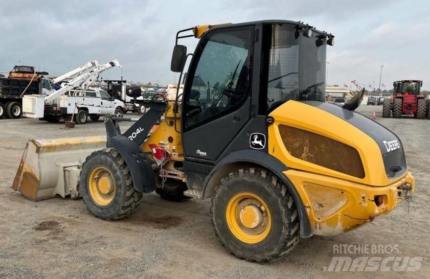 John Deere 204L Pale gommate