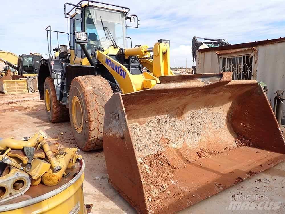 Komatsu WA380-8 Pale gommate