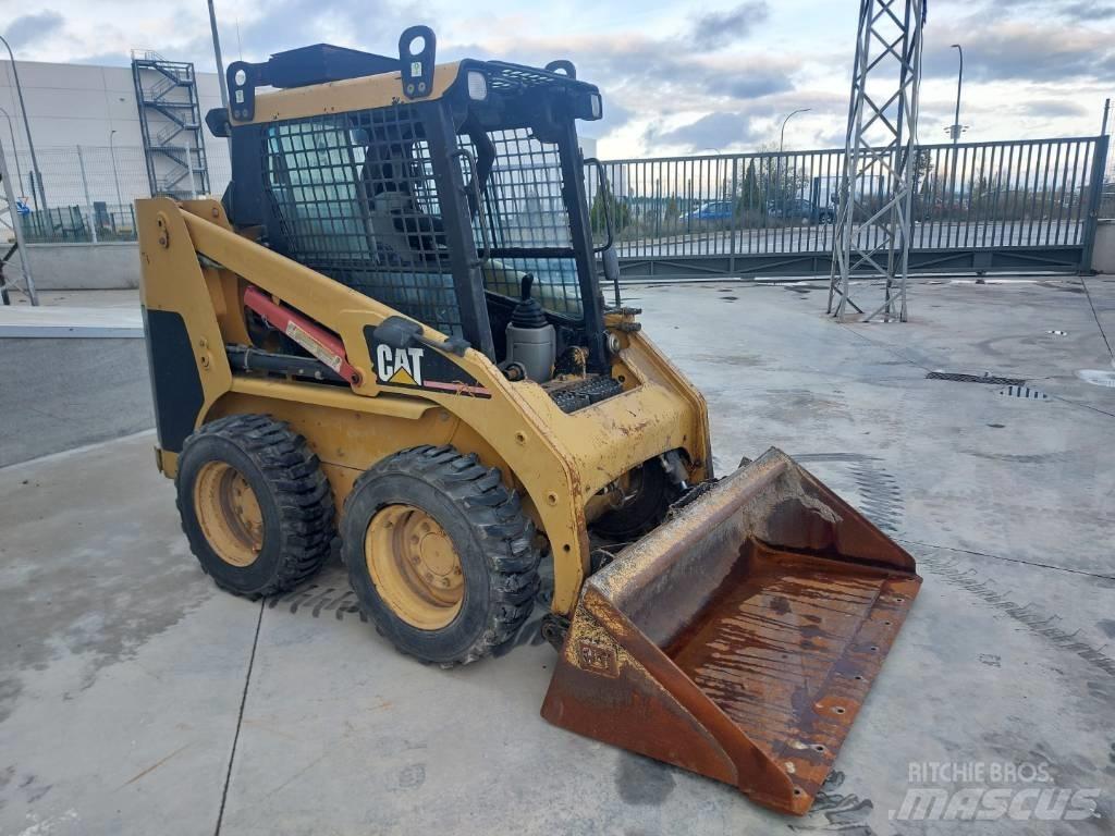 CAT 216 Mini Pale Gommate