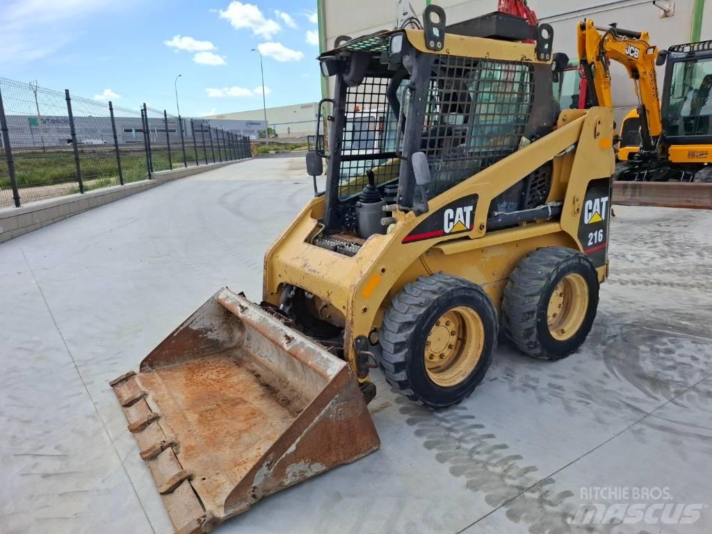 CAT 216 Mini Pale Gommate