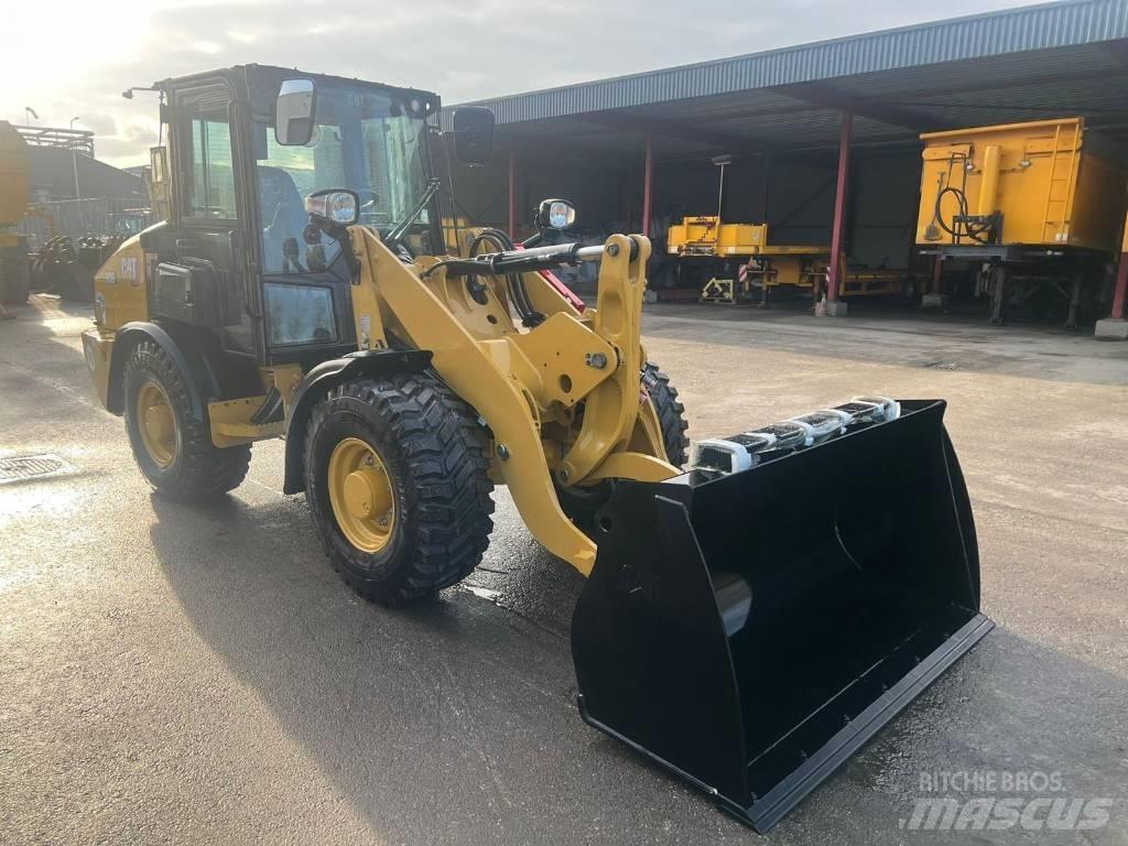 CAT 906 Pale gommate