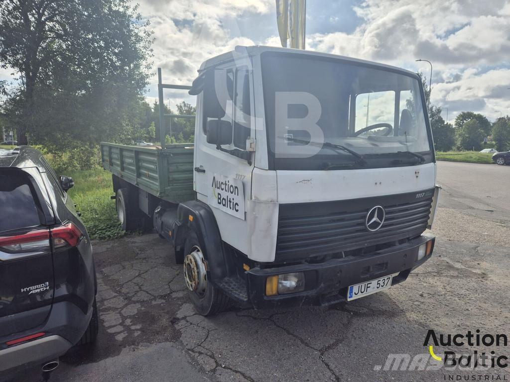 Mercedes-Benz 1117 Camion con sponde ribaltabili