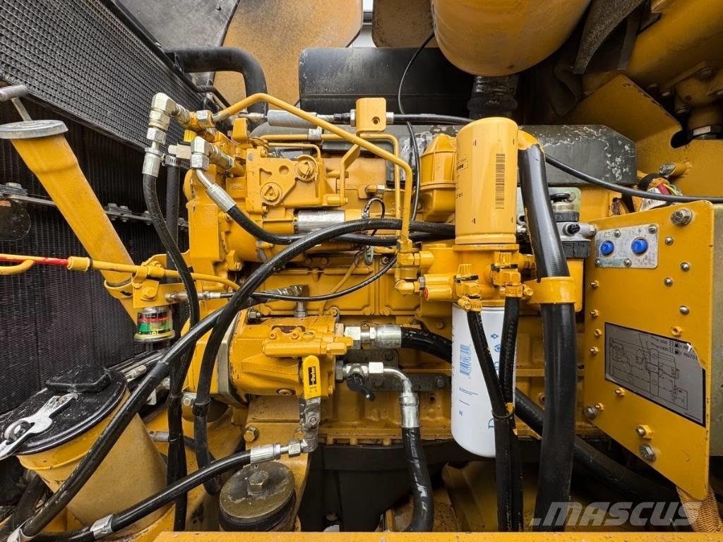 CAT 938 G Pale gommate