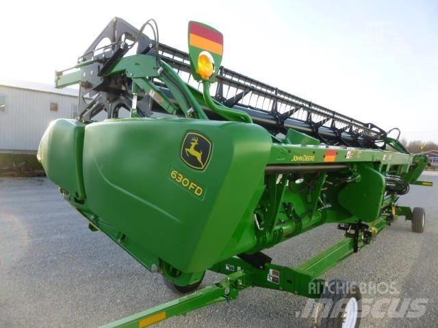 John Deere 630 F Testate per mietitrebbie