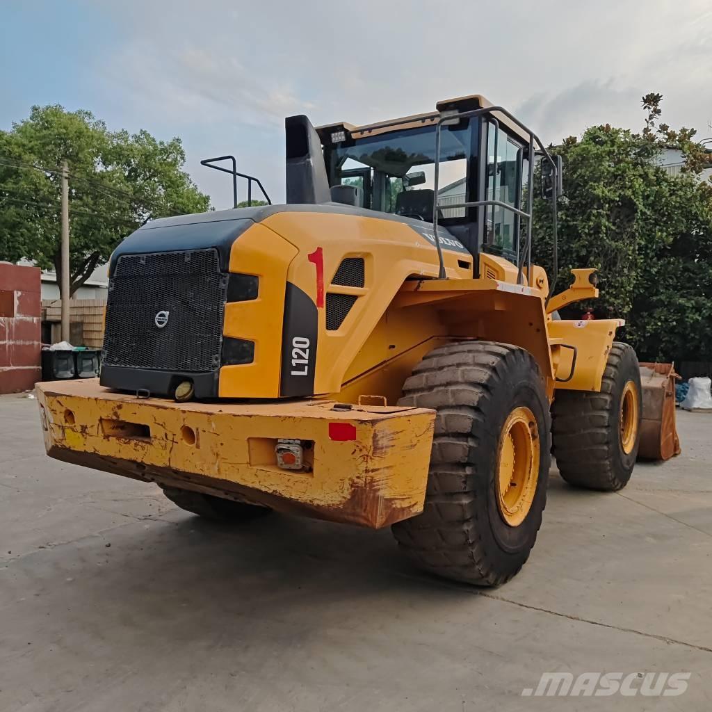 Volvo L120E Pale gommate