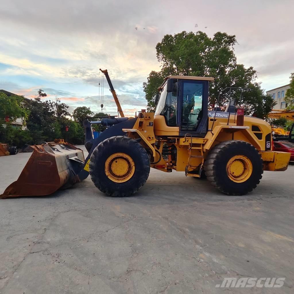 Volvo L120E Pale gommate