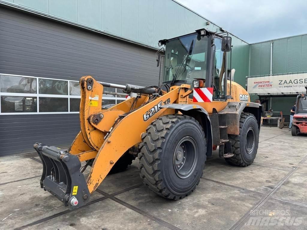 CASE 621F XR Pale gommate