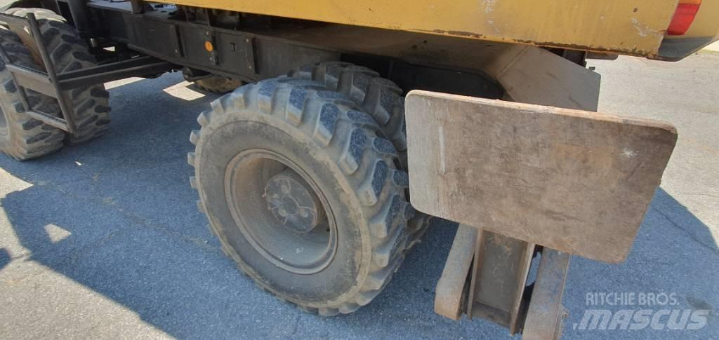 CAT 214 B Escavatori gommati
