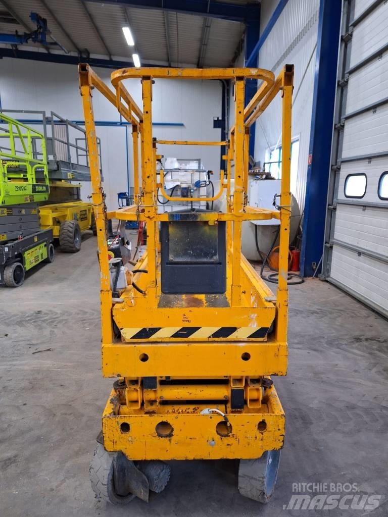Haulotte Compact 8 Piattaforme a pantografo