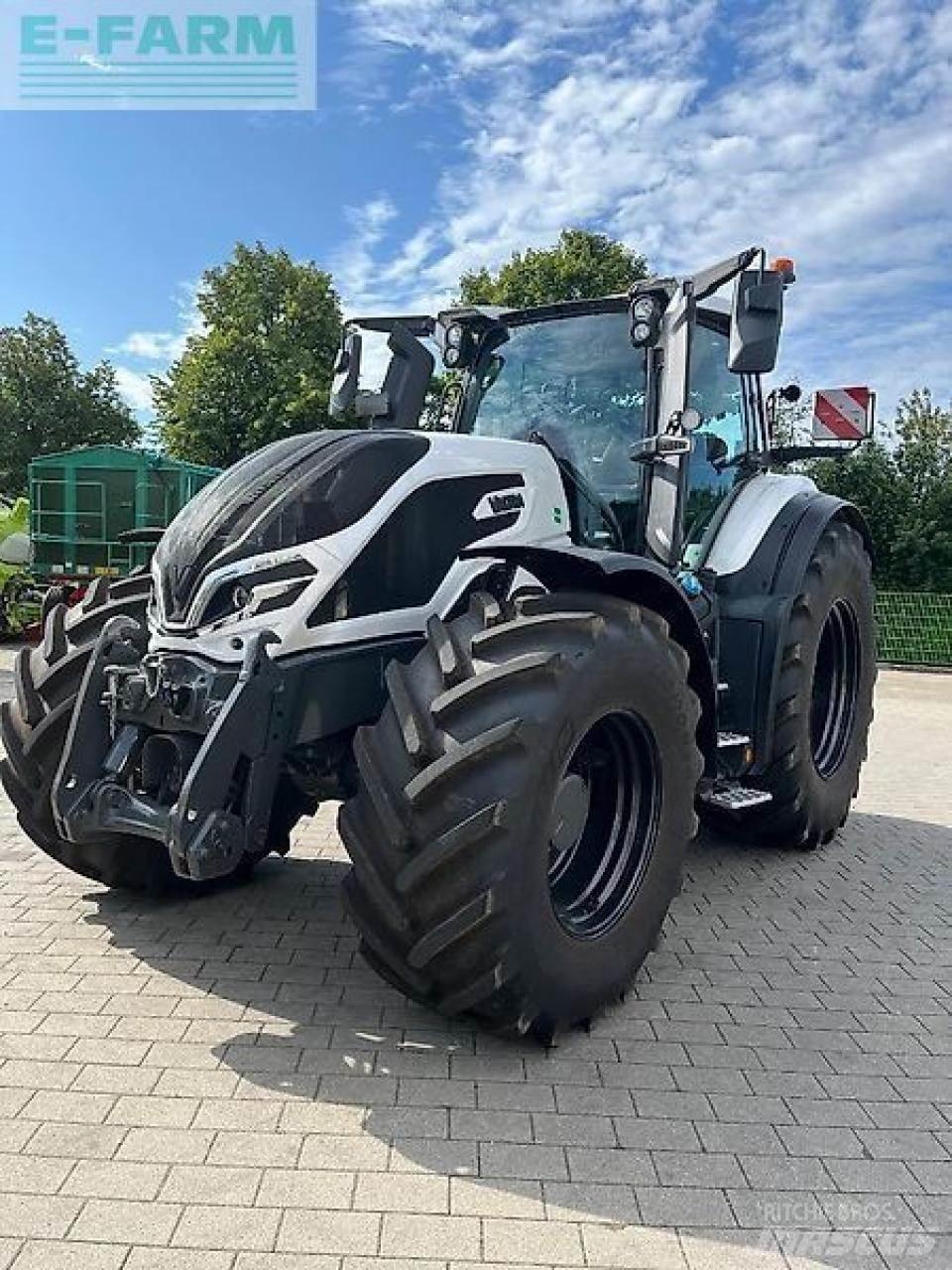 Valtra q245 Trattori