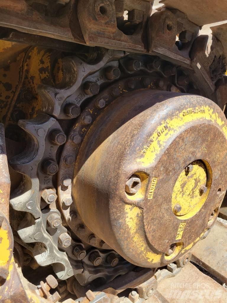 Komatsu D65EX-15 Dozer cingolati