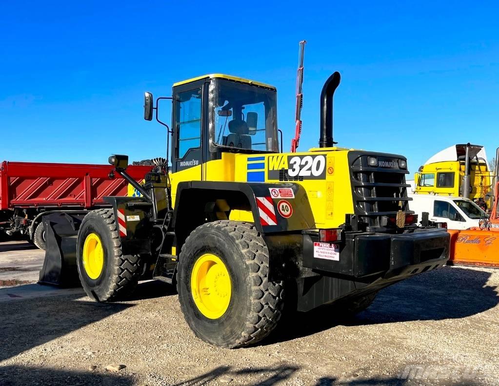 Komatsu WA 320 Pale gommate