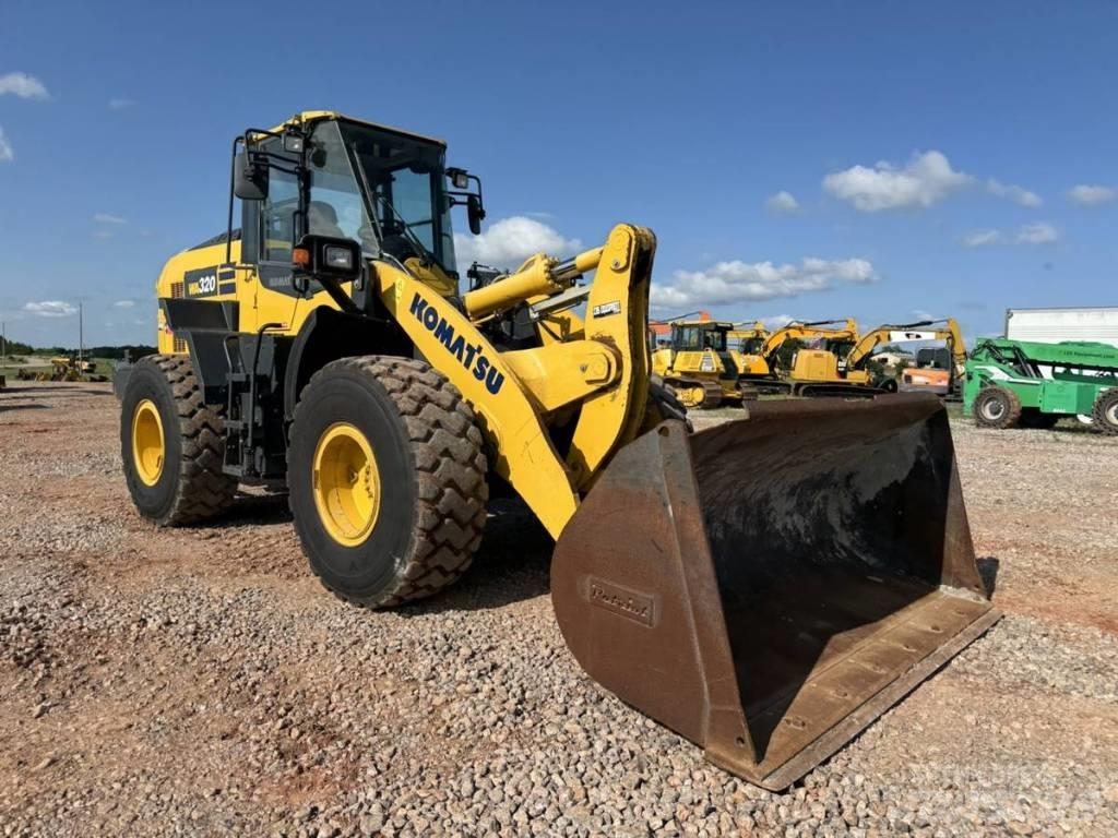 Komatsu WA 320 Pale gommate