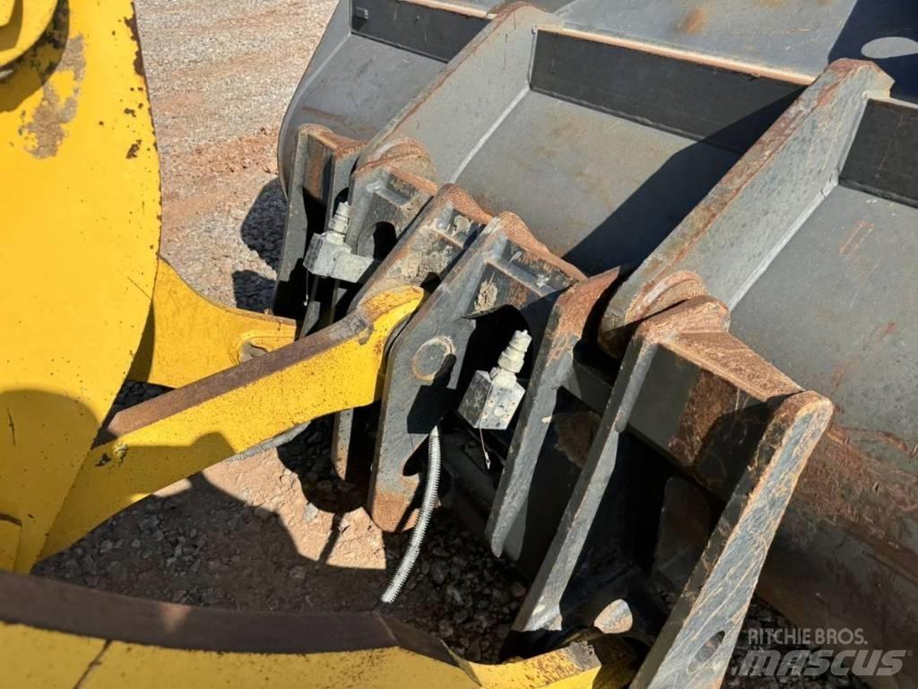 Komatsu WA 320 Pale gommate