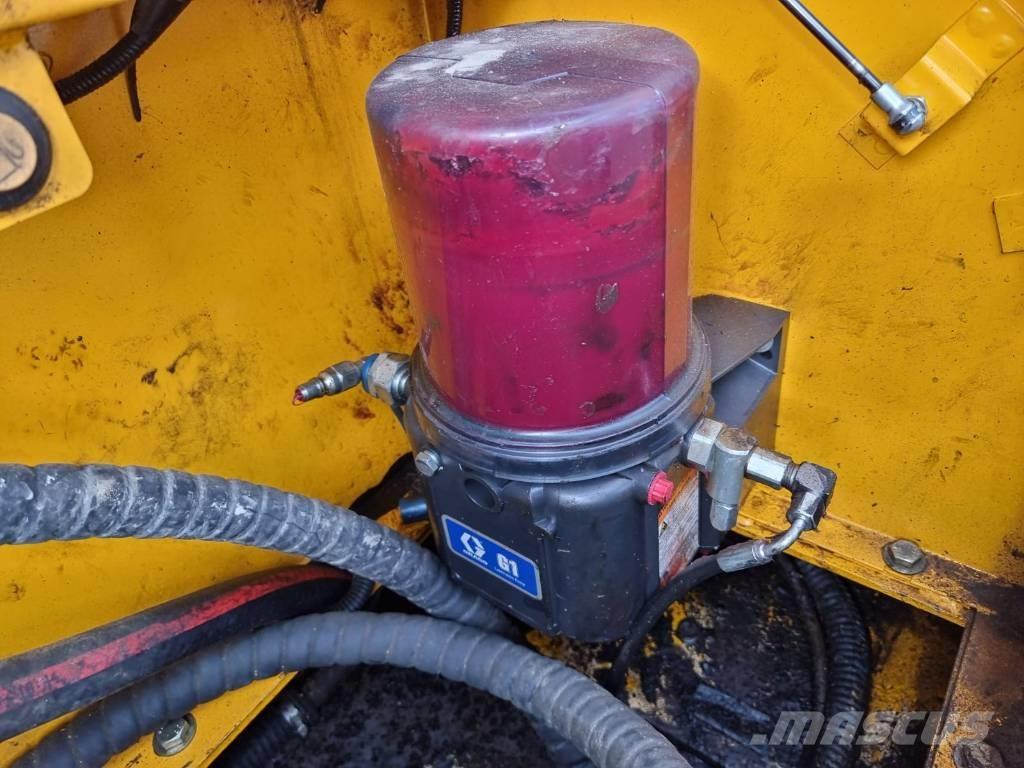 JCB JS 330 NC Escavatori cingolati