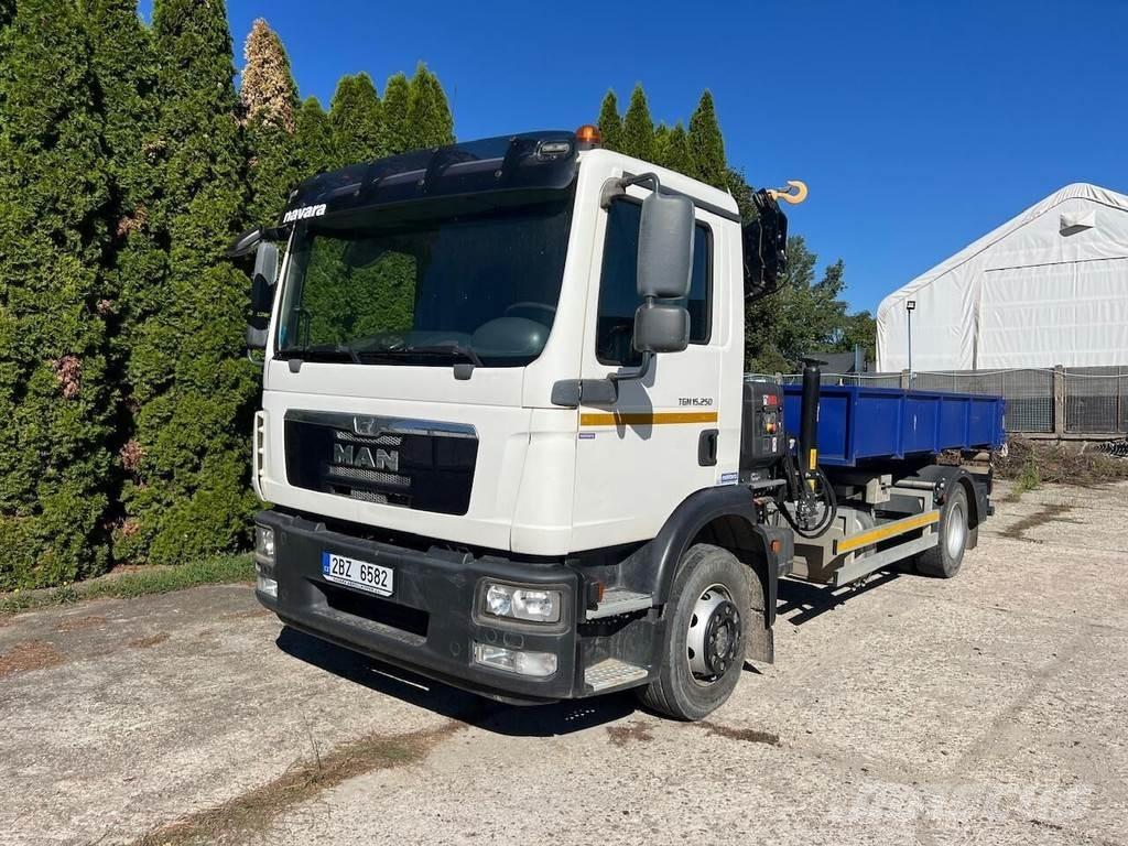MAN TGM 15.250 Camion con gancio di sollevamento