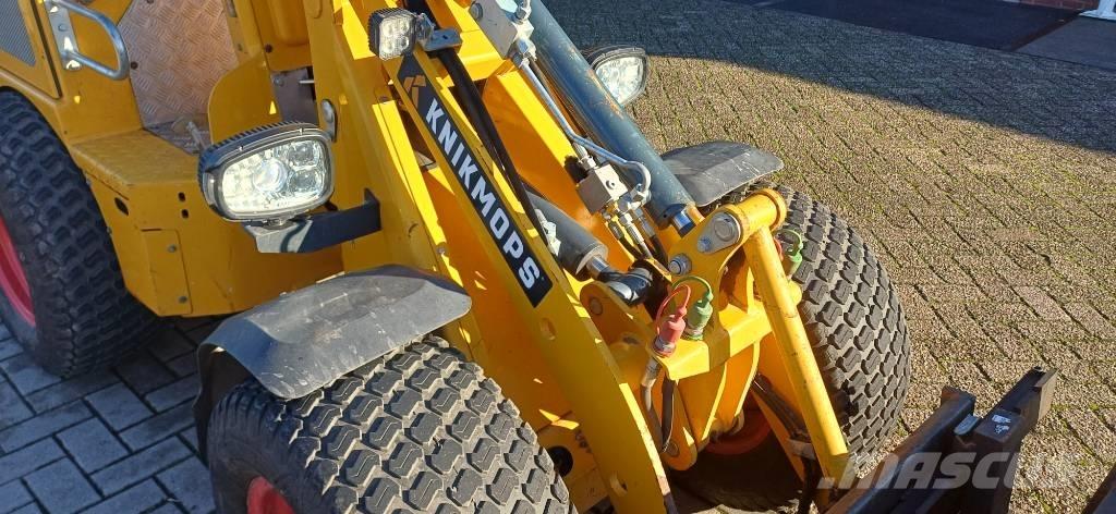 Knikmops KM 130 Mini pale