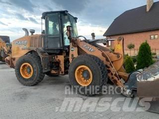 CASE 721 F Pale gommate