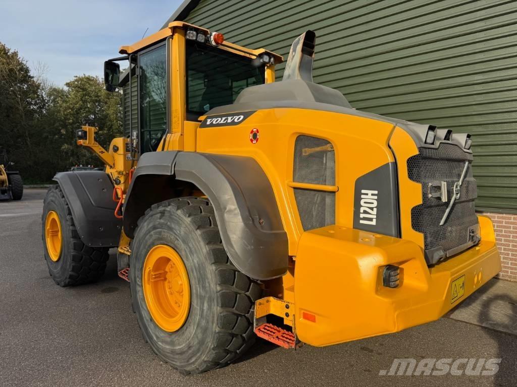 Volvo L 120 H Pale gommate