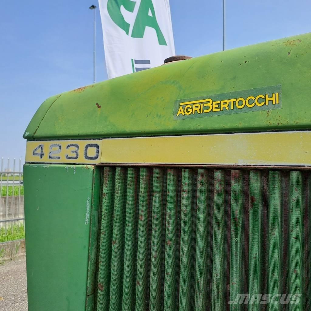 John Deere 4230 Trattori