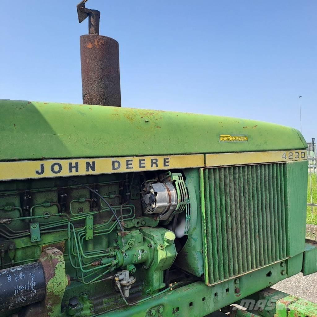 John Deere 4230 Trattori