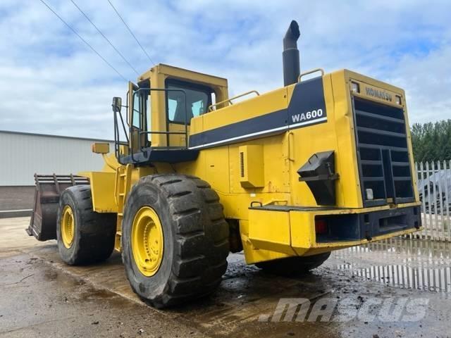 Komatsu WA 600-1 Pale gommate